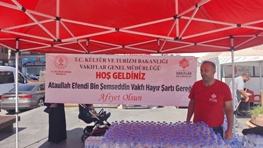 Diyarbakır Ulu Cami'de 4 bin kişiye reyhan şerbeti ve su ikram edildi