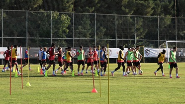 Gaziantep Valisi Çeber ve Başkan Şahin, Fenerbahçe maçı öncesi Gaziantep FK'ye moral verdi