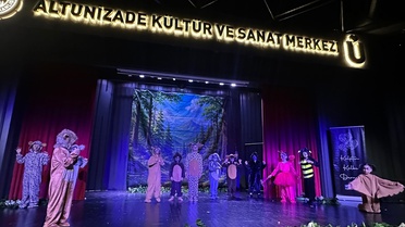 İstanbul'da koruma altındaki çocuklar iki tiyatro oyunuyla sahnede buluştu