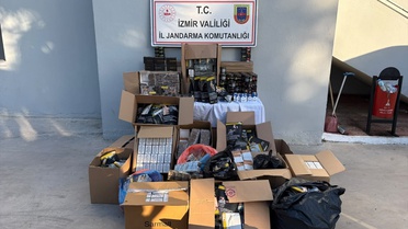 İzmir Menderes'te kaçak tütün operasyonunda 30 bini dolu 90 bin makaron ele geçirildi
