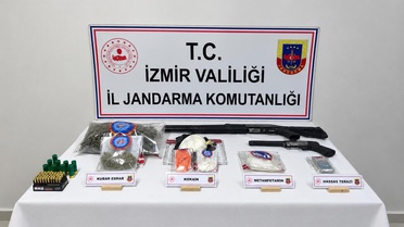 İzmir Bayındır'da 4 adrese uyuşturucu operasyonu, 8 şüpheli gözaltında