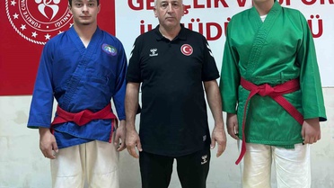 Kütahyalı iki kuraş sporcusu Bulgaristan'da Türkiye'yi temsil edecek