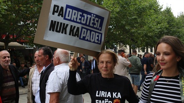 Priştine'de binlerce kişi Lahey'de yargılanan eski UÇK komutanlarına destek verdi