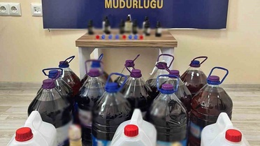 Afyonkarahisar Sandıklı'da sahte alkol operasyonunda 2 kişi gözaltına alındı
