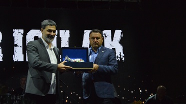Uğur Işılak Kütahya'da sahnede Aşık Veysel eserlerini seslendirdi