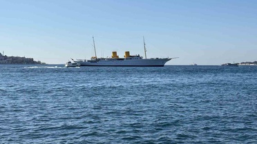 TCG Savarona eğitim gemisi Dolmabahçe açıklarında demirledi