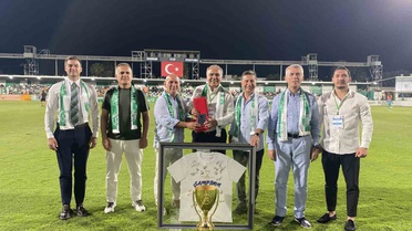 Yalıkavakspor şampiyonluk kupasını Bodrum İlçe Stadı'na taşıdı