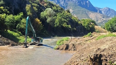 Amasya Ziyaret'te Yeşilırmak ıslah çalışmaları taşkın riskine karşı sürüyor