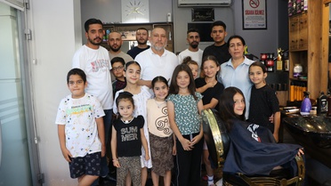 Kayseri'de kadın muhtar 7 yılda 5 bin çocuğu ücretsiz tıraş etti
