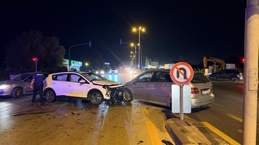 Ankara Çubuk'ta 3 otomobilin karıştığı zincirleme kazada 2 kişi yaralandı