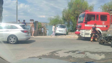 Ayvalık'ta kontrolden çıkan otomobil evin bahçesine girdi, sürücü sıyrıklarla kurtuldu