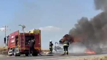 Beyşehir'de balya yüklü kamyonette çıkan yangında araç kullanılamaz hale geldi