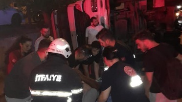 Hatay'ın Belen ilçesinde devrilen hafriyat kamyonunun sürücüsü yaralandı