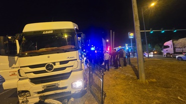 Bingöl'de tır ile otomobil Gündoğdu Kavşağı'nda çarpıştı, 5 kişi yaralandı