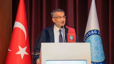 BUÜ Tıp Fakültesinde ilk ders töreni 2026 YKS'de ilk üçe girenlere belge verildi