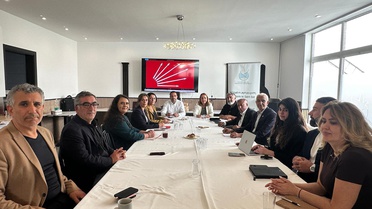 CHP'li Dinçer, Köln'de partililerle buluştu