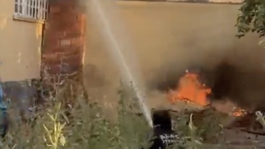 Çorum Alaca'da evin ardiyesinde çıkan yangın eve sıçramadan söndürüldü