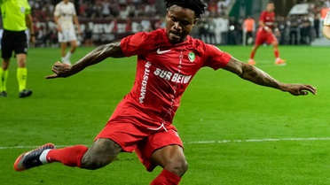 Gift Orban, Victor Osimhen'i yakaladı