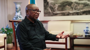Güney Afrika Bakanı Nzimande Şanghay'da yapay zeka dahil daha yakın işbirliği çağrısı yaptı