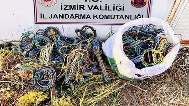 Aliağa'da 7 kablo hırsızlığına karışan 3 şüpheli tutuklandı