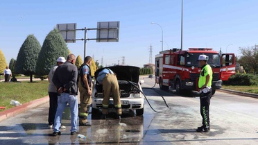 Karaman'da seyir halindeki otomobil alev aldı, LPG'li aracın motoru kullanılamaz hale geldi