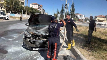 Çorum Sungurlu'da freni tutmayan araç otomobile çarptı, yangın çıktı