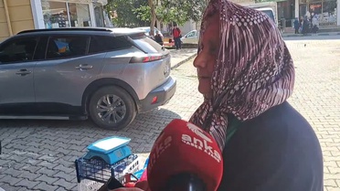 Kemalpaşa'da pazarcılar dertli, emekli Yılmaz çay parasını borca verecek