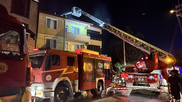 Kocaeli Kartepe'de çardakta başlayan yangın 3 katlı binaya sıçradı, 1 kişi yaralandı