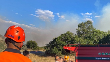 Konya Meram'da orman yangınına 20 araç ve 1 helikopterle müdahale ediliyor