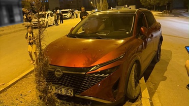 Mardin Nusaybin'de otomobil refüje çıktı, 1 kişi yaralandı