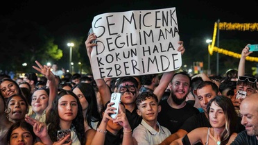 İzmir Enternasyonal Fuarı'nda Semicenk konseri ve 'İki Kişilik Oyun' sahnelendi