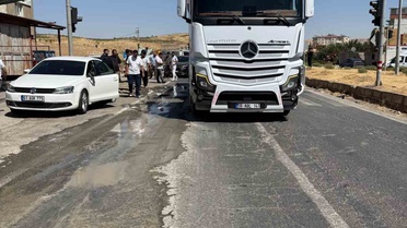 Siirt Kurtalan'da kamyon kırmızı ışıkta bekleyen iki araca çarptı