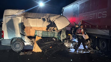 Tekirdağ Ergene'de minibüs TIR'a arkadan çarptı, 1 kişi öldü, 1 kişi ağır yaralandı
