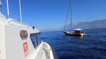 Fethiye açıklarında yelkenli teknede 16'sı çocuk 64 düzensiz göçmen yakalandı