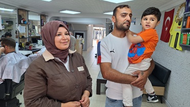 Zonguldak Alaplı'da berber, bir günlük gelirini DMD hastası 4 yaşındaki çocuğa bağışladı