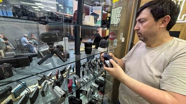 Eskişehir'de esnaf Kozan, gençlerin eski kompakt fotoğraf makinelerine yöneldiğini söyledi