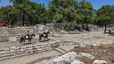 Phaselis Antik Kenti'nde atlı jandarma timi Fırtına ve Gökçen ile devriyede