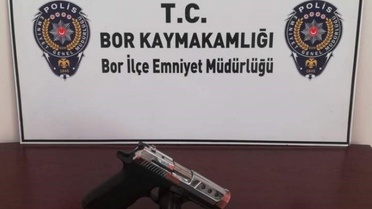 Niğde Bor'da silah operasyonunda 2 şüpheli tutuklandı, tabanca ve fişek ele geçirildi