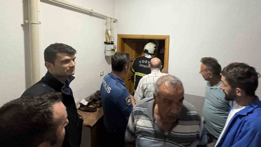 Tosya'da camiye giden ev sahibinin unuttuğu tost makinesi itfaiyeyi harekete geçirdi