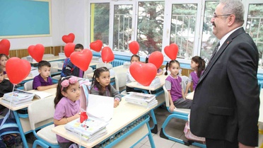 Çarşamba’da okullar öğrencilerle şenlendi