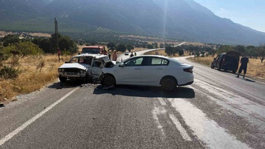 Çivril’de iki otomobil çarpıştı: 5 yaralı