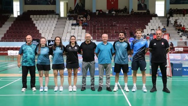 Akdeniz Oyunları'nda dereceye giren milli badmintonculara federasyondan raket hediyesi
