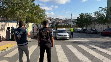 Esenyurt'ta okul çevresi denetiminde polis dronu anons yaptı
