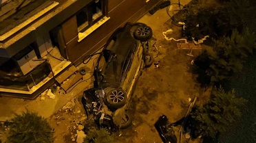 Eyüpsultan'da alkollü olduğu iddia edilen sürücü binanın 3. katına çarptı, 2 kişi yaralandı