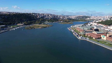 Eyüpsultan sahilinde ağır koku sürüyor, Haliç'te suyun rengi değişti