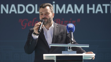 Kadıköy Anadolu İmam Hatip Lisesi, YKS'de derece yapan mezununa Togg hediye etti