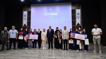 Kadıköy'deki imam hatip lisesinde açılış dersini MSÜ Rektörü Afyoncu verdi