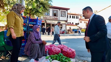 Gölpazarı Kaymakamı Titiz panayırda esnafla buluştu