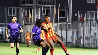 Kayseri Kadın Futbol Kulübü, Amed Sportif'e 3-0 yenilerek ilk mağlubiyetini aldı