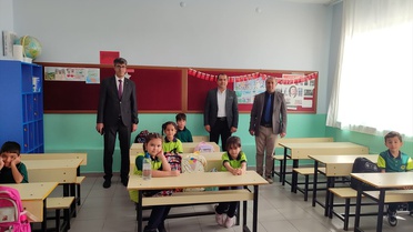 Keban Kaymakamı Onur, Baraj İlkokulunda öğrencilerle buluştu